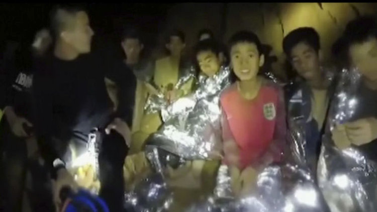 12'si çocuk 13 kişinin ölüm kalım savaşı! Mağaradan nasıl çıkacaklar? 