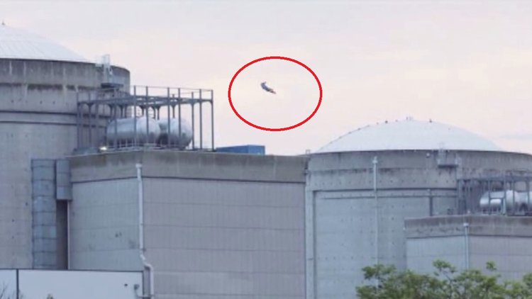 Superman nükleer tesise çarptı