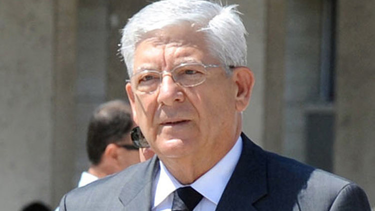 Telefon dolandırıcıları Hurşit Tolon&#039;u çarptı!