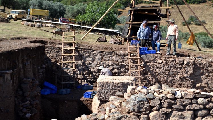 Antik kentteki kazılar heyecan yarattı! Lidyalıların sonunu getiren savaşın izleri bulundu