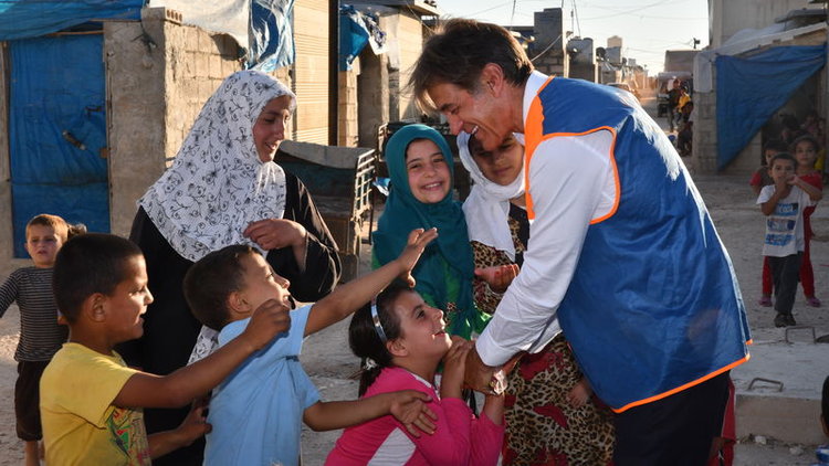 Mehmet Öz, Suriyeli çocukları muayene etti: Tek yol Türkiye