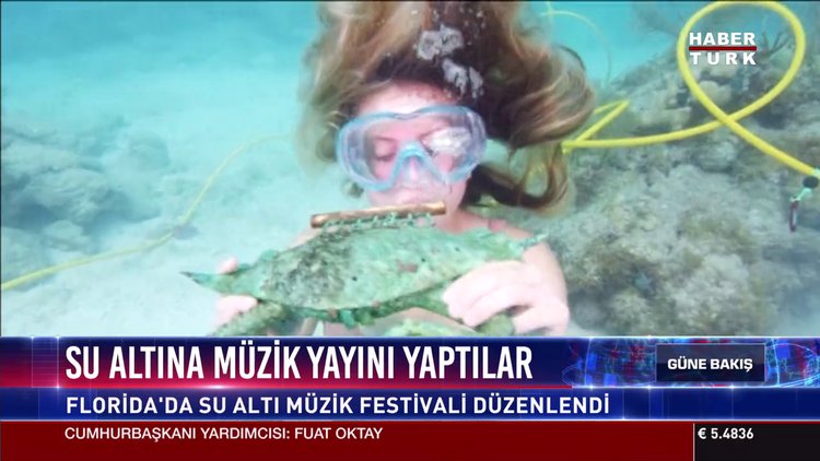 Su altına müzik yayını yaptılar
