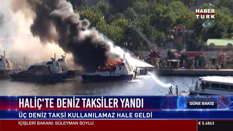 Haliç'te deniz taksiler yandı