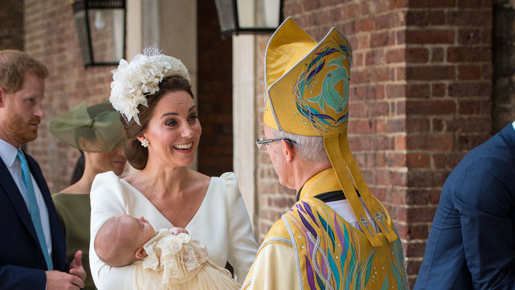 Prens Louis vaftiz edildi... Kraliçe II. Elizabeth törene katılmadı