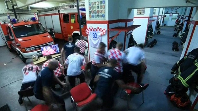 Hırvat itfaiyecilerin Dünya Kupası heyecanı... Son gol &#039;yandı&#039;