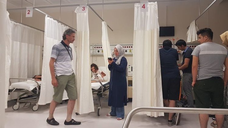 Antalya'da gıda zehirlenmesi şüphesi: 72 kişi hastanelere sevk edildi