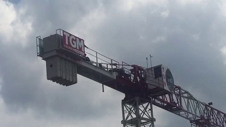 Metrelerce yüksekte korku dolu anlar!