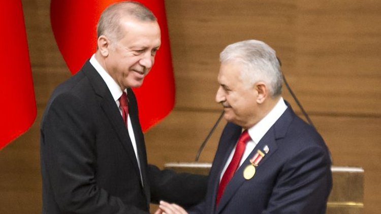 Binali Yıldırım'a Devlet Şeref Madalyası verildi