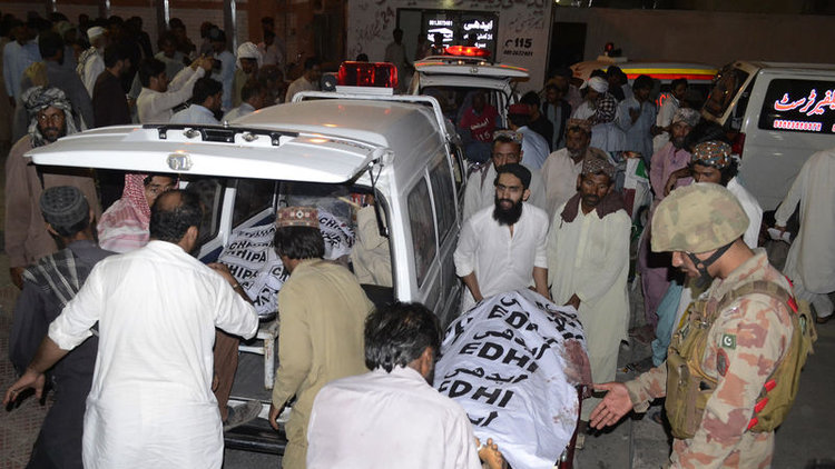 Pakistan'da iki mitingde bombalı saldırı: 132 ölü