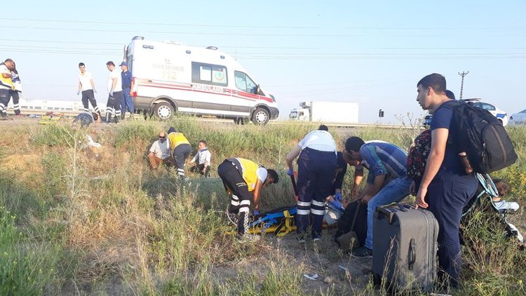 Yolcu otobüsü yoldan çıktı: 15 yaralı