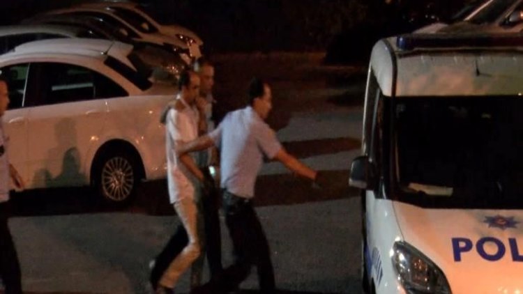 Çatıya çıkan bir şahıs etrafa rastgele ateş açtı