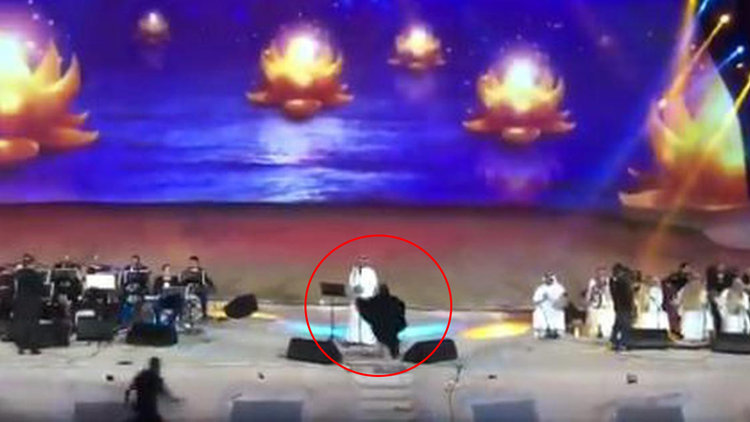 Koşup sarıldı, karakolluk oldu! 