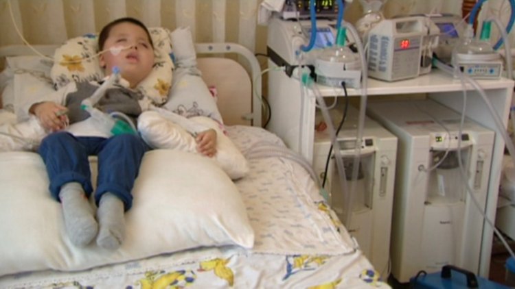 SMA hastalarına reçete şoku! Çocuğu solunum cihazına bağlı olan aileler endişeli...