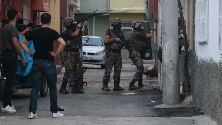 Adana'da torbacılara şafak operasyonu