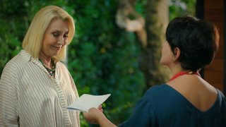 Zerrin babasının defterini Canan’dan almak için Tekinsoyların şirketine gidiyor. 