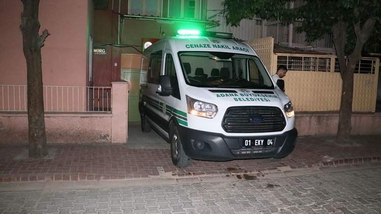 Kadın polis, evinde başından vurulmuş halde bulundu