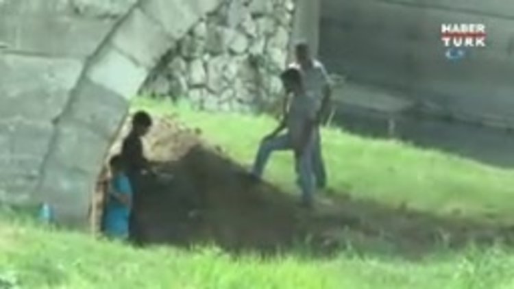 Tarihi köprüdeki restorasyona polis baskını