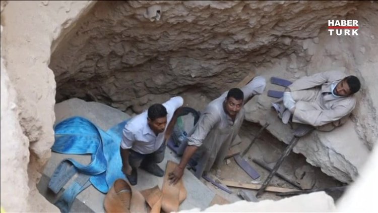 Mısır'daki gizemli siyah lahit açıldı