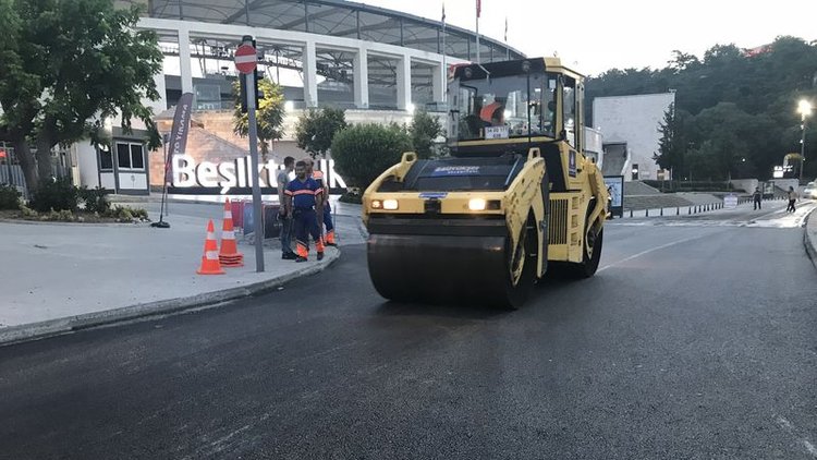Dolmabahçe'de çöken yol yeniden trafiğe açıldı