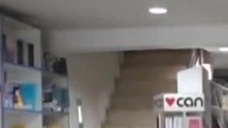 Ödül rekortmeni bakkal yazar