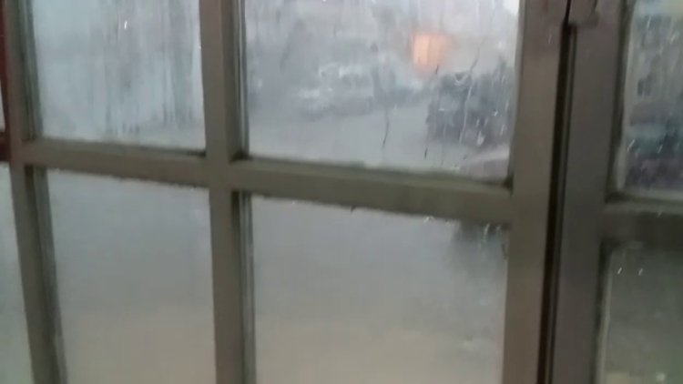 Cep telefonuyla çekim yaparken yıldırım düştü!