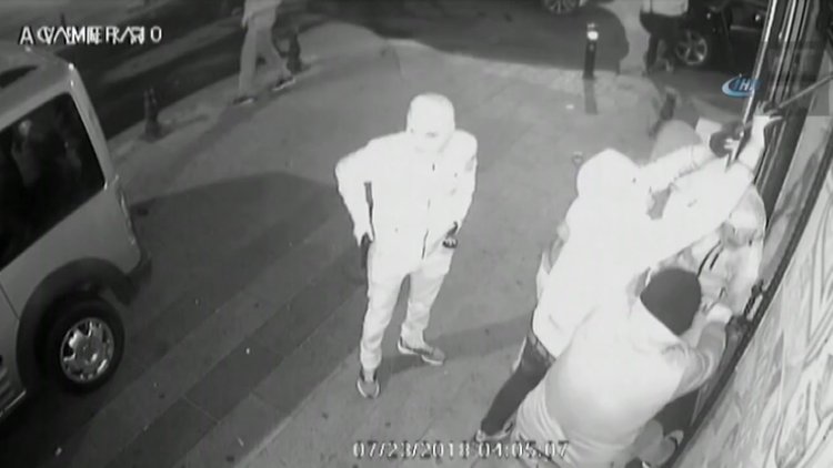 Döviz bürosunda 150 bin dolarlık soygun! O anlar güvenlik kamerasında...