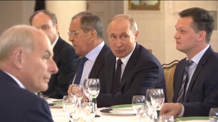 Clinton: Putin, demokrasimizi kalbinden vurdu