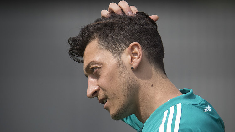 Göçmen olarak doğdu, yıldız oldu! İşte Mesut Özil&#039;in hikayesi