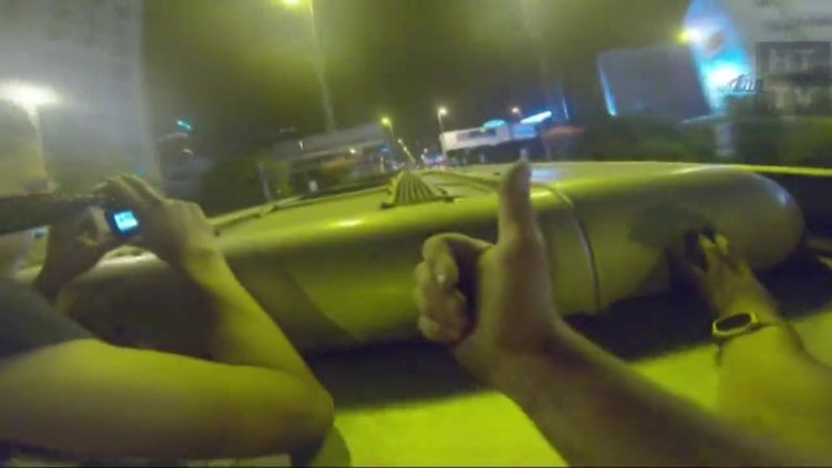 Pavel Smirnov'dan metrobüs sörfü! Arkadaşlarıyla birlikte hayatını tehlikeye attı