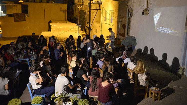 Mardin'de damda sinema keyfi