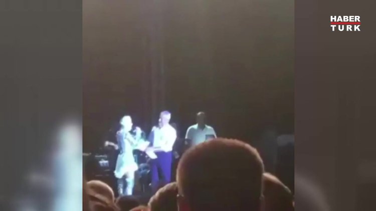 Gülşen sahnede sunucuyu belediye başkanına şikayet etti