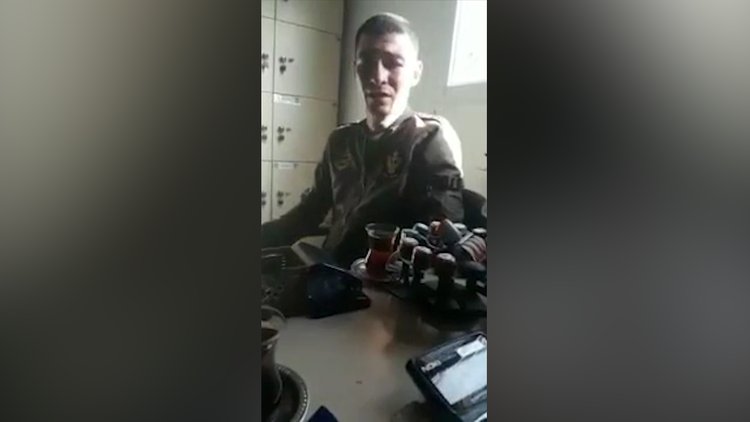 Askere elverişsiz olduğu için gözyaşlarına boğulan genç