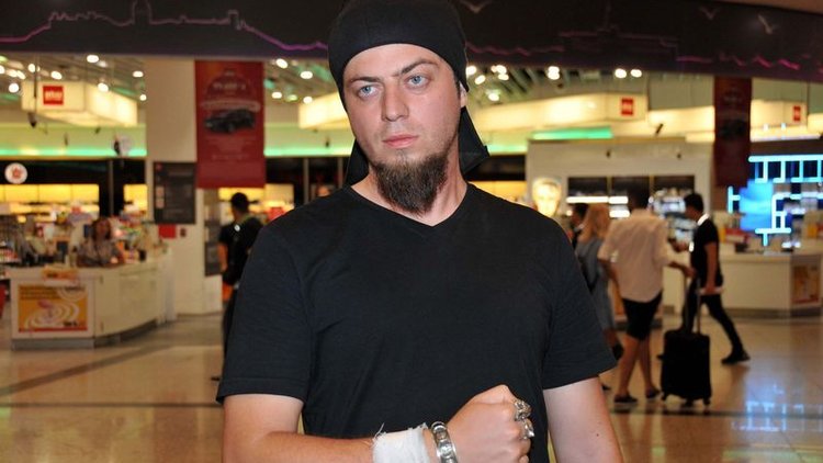 Aref geri döndü: Yılanla gösteri yapmıyorum