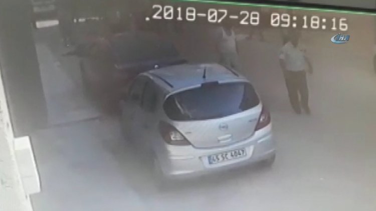 İzmir'de eski koca dehşeti kamerada