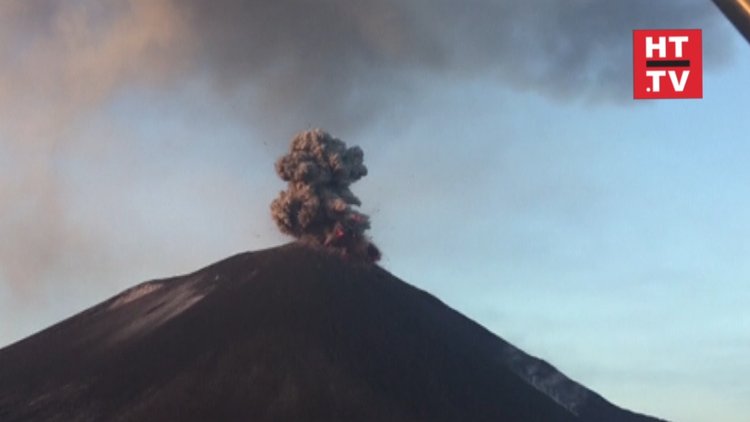 "Volkan'ın Oğlu" böyle patladı! Denize kül ve kaya fırlattı