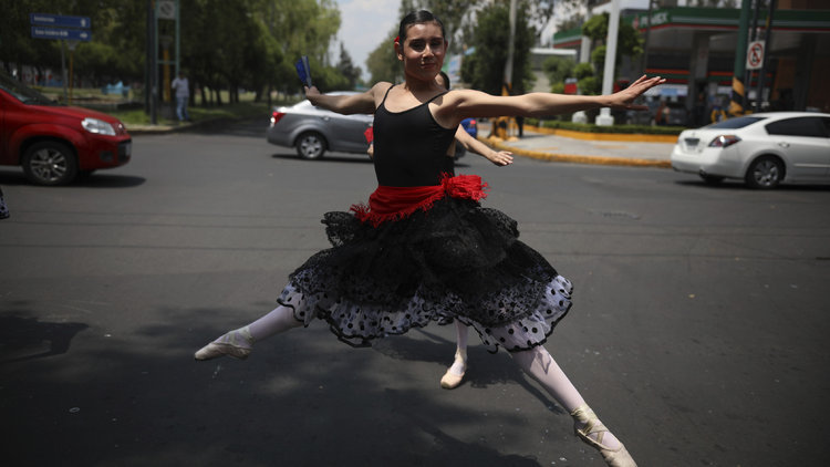 Meksika&#039;da ilginç protesto! Gürültü kirliliğine karşı bale yaptılar