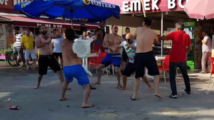 Yer tartışması kavgaya dönüştü! Sopalar, sandalyeler havada uçuştu: 7 yaralı