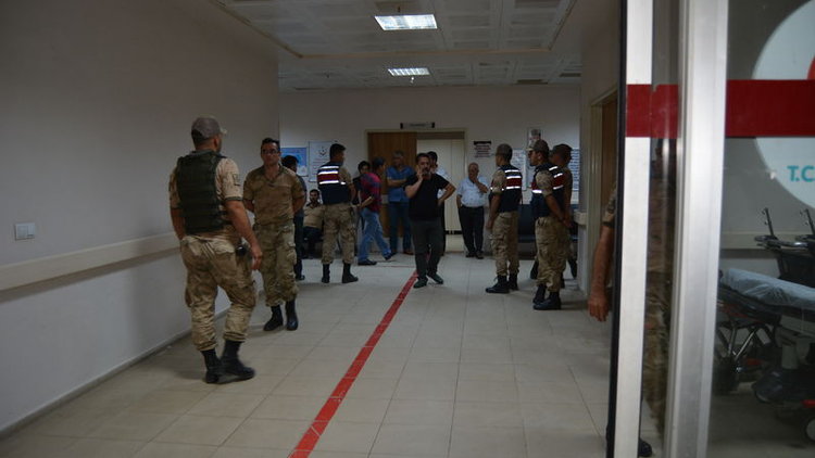 Komşu 2 esnafın tartışması kanlı bitti