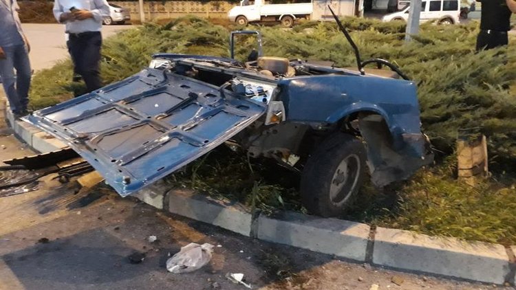 Samsun&#039;da korkunç kaza! Otomobil ikiye bölündü! İşte o anlar...
