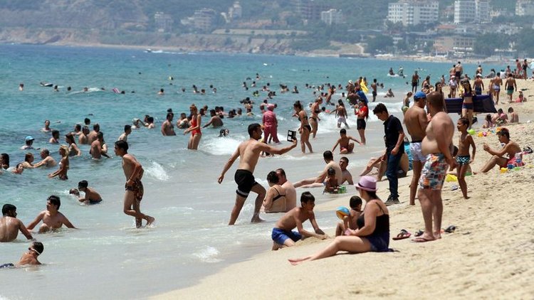 Gelir de turist de arttı! İlk 6 ayda 11.5 milyar dolar gelir...