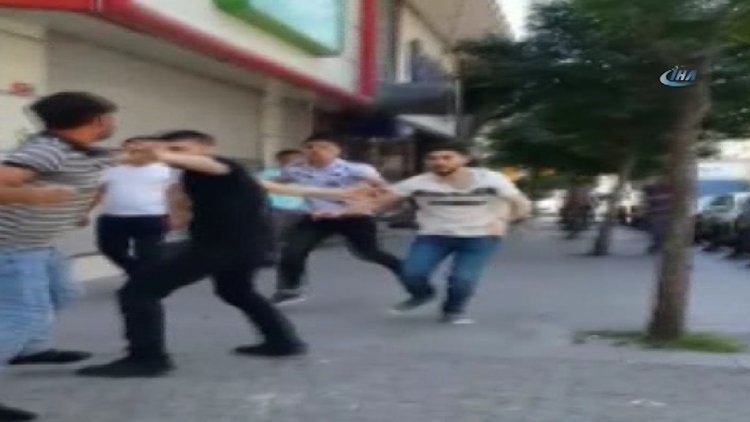 İstanbul’da laf atma kavgasında tekme ve yumruklar havada uçuştu