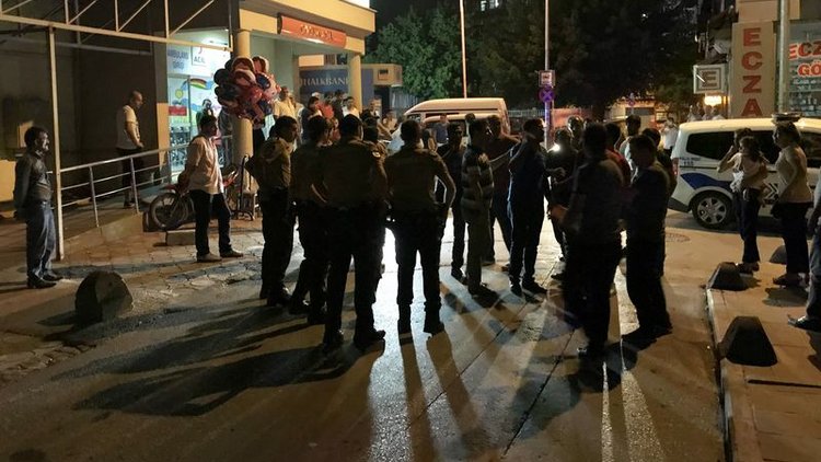 Sakarya'da hastane önünde silahlı saldırı