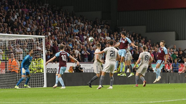 Başakşehir'in rakibi Burnley oldu