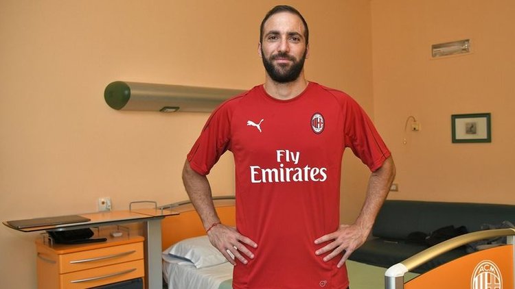 Higuain, Milan'a transfer oldu: Yeni macera için çok mutluyum