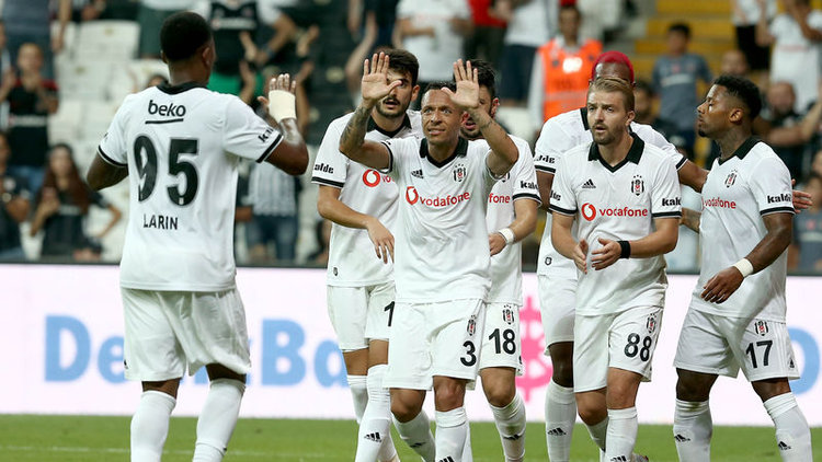Vodafone Park'ta gol şov! Beşiktaş rahat tur atladı!