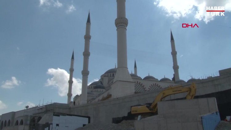 Erdoğan, Çamlıca Camii inşaatında incelemelerde bulundu