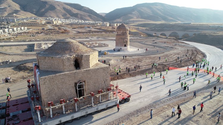 Tarihi Artuklu Hamamı taşınıyor