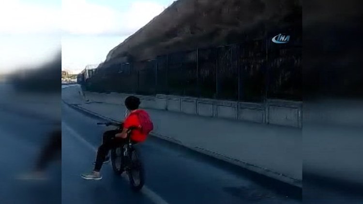 Bisikletlinin E-5 karayolundaki akıl almaz yolculuğu kamerada