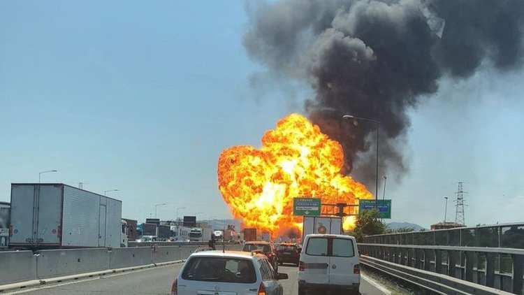 İtalya'da patlama: Ölü ve yaralılar var