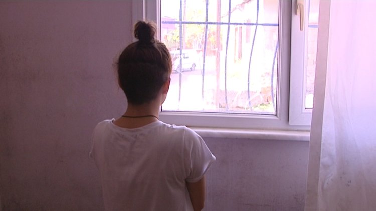 Yıllarca babasının cinsel istismarına maruz kalan kız konuştu